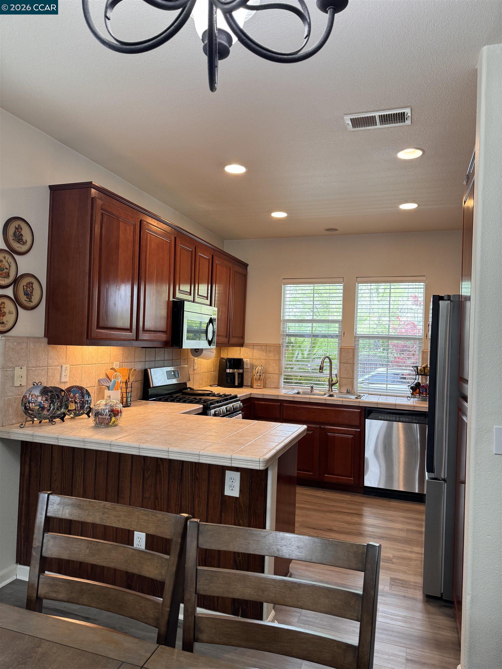 2512 Covelline Street Santa Rosa, CA 95407 - Photo 2 of 11