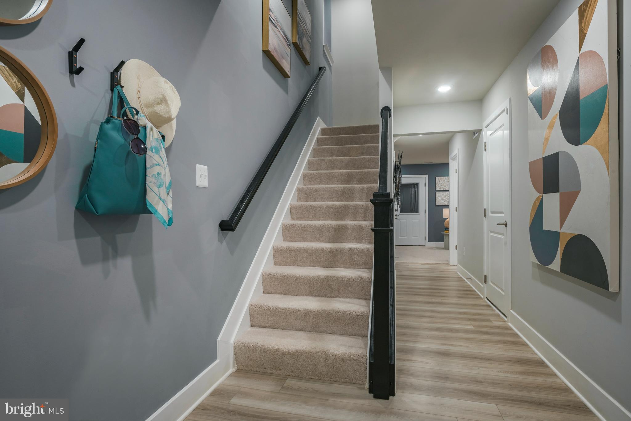 232 Waterstone Road Essex, MD 21221 - Photo 4 of 24 Foyer