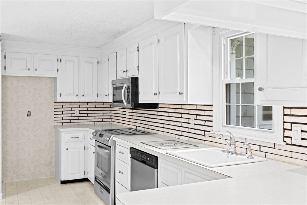 91 Observatory Waye Marshfield, MA 02050 - Photo 6 of 42