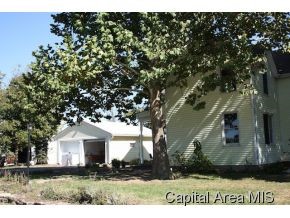 8133 Hendrickson Road Rochester, IL 62563 - Photo 2 of 18