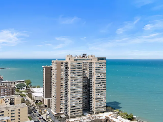 $204,900 | 6301 North Sheridan Road, Unit 11A, Chicago, IL 60660
