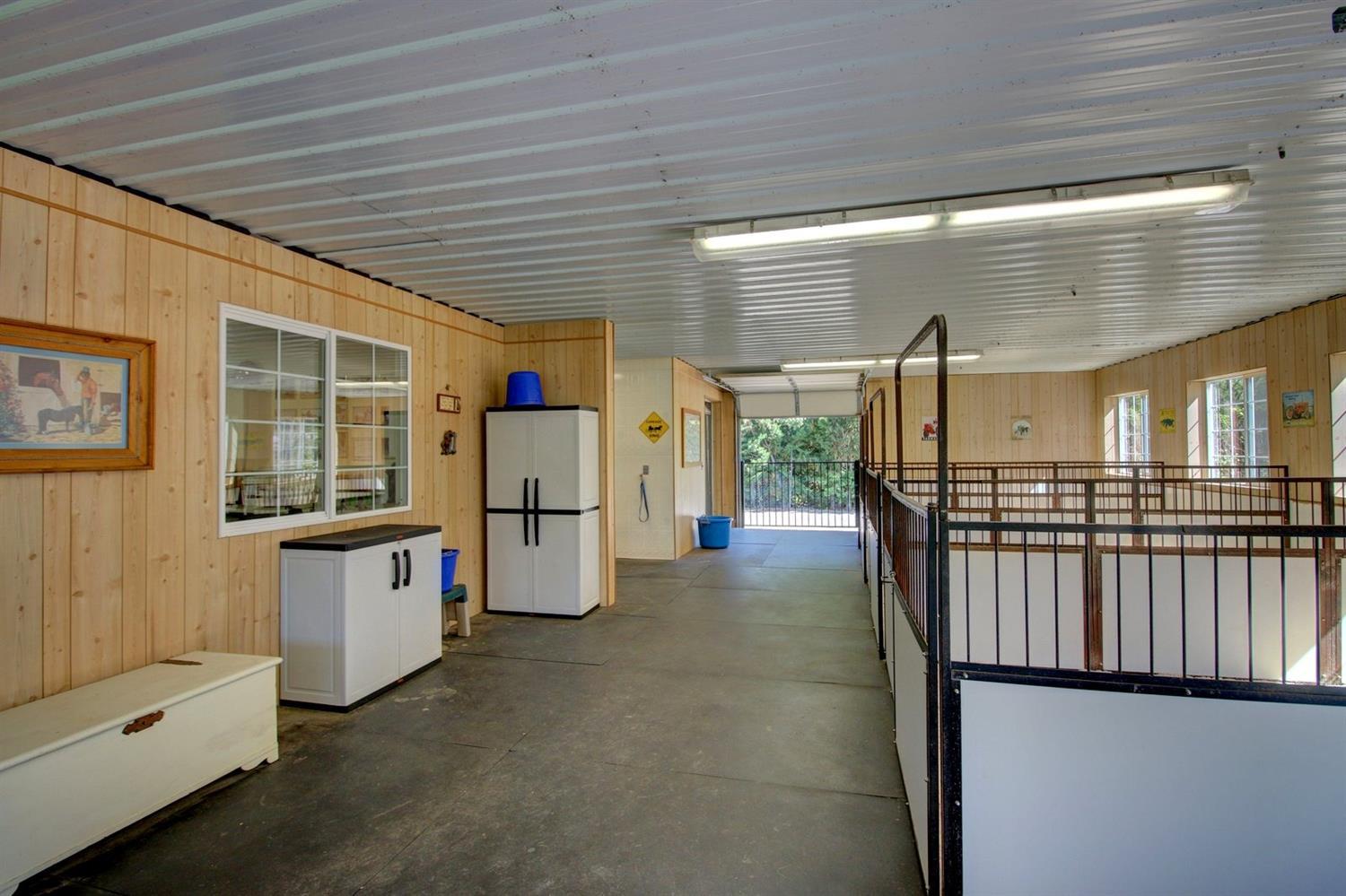 1685 Minear Road Medford, OR 97501 - Photo 27 of 32 All 8 inch insulated walls to keep your