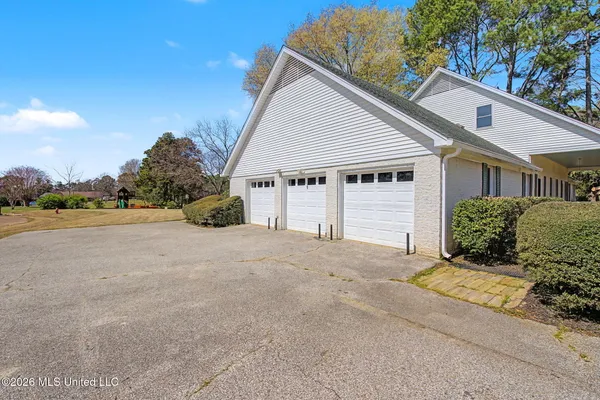 $640,000 | 691 Green T Hernando Ms 38632, Hernando, MS 38632