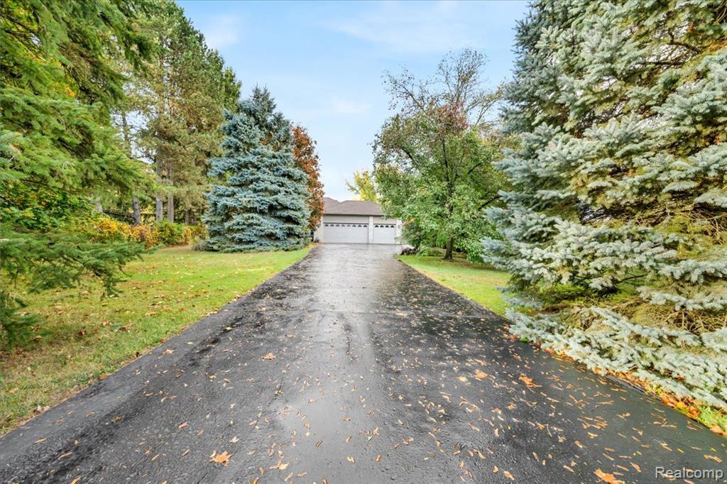 1370 South Boulevard Rochester, MI 48309 - Photo 3 of 65