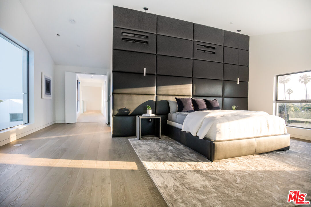 8600 Wilshire Boulevard, Unit PH17 Beverly Hills, CA 90211 - Photo 13 of 32 a bedroom with a bed lamp and closet