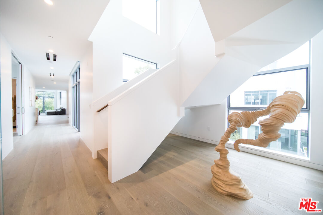 8600 Wilshire Boulevard, Unit PH17 Beverly Hills, CA 90211 - Photo 10 of 32 a view of entryway and hall with wooden floor
