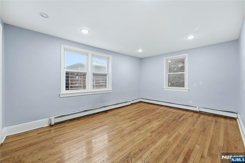 328 John Street Elizabeth, NJ 07202 - Photo 11 of 34