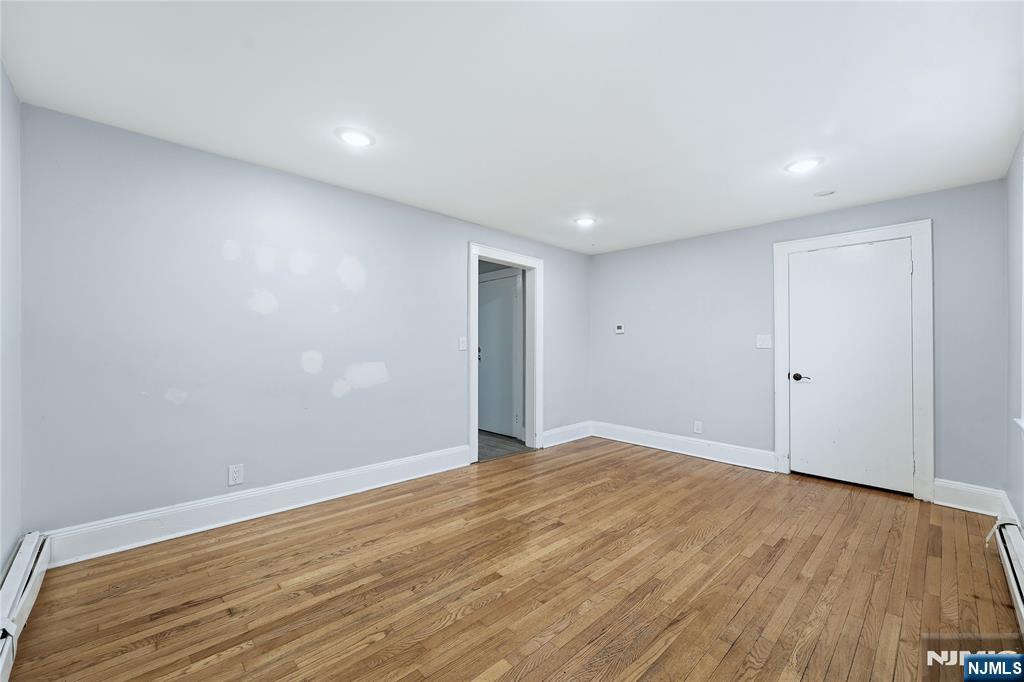 328 John Street Elizabeth, NJ 07202 - Photo 12 of 34