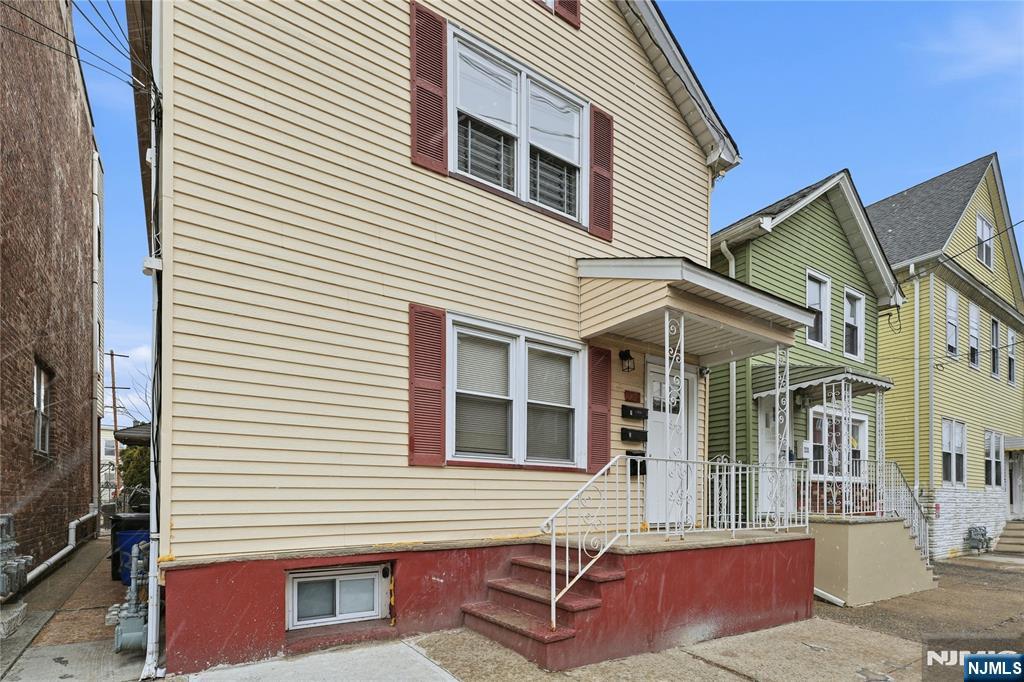 328 John Street Elizabeth, NJ 07202 - Photo 3 of 34