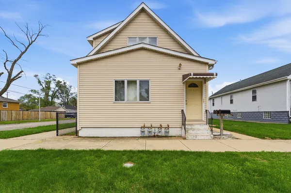 $350,000 | 13401 South Ave L, Chicago, IL 60633