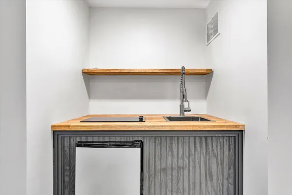 a close view of sink