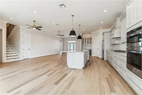 $910,000 | 744 Brockenbraugh Court, Metairie, LA 70005