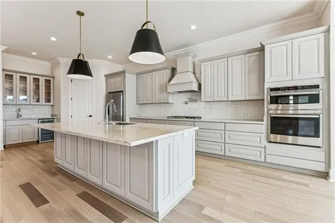 $910,000 | 744 Brockenbraugh Court, Metairie, LA 70005