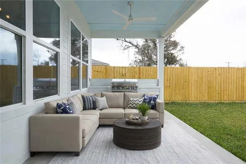 $910,000 | 744 Brockenbraugh Court, Metairie, LA 70005