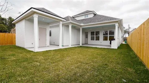 $910,000 | 744 Brockenbraugh Court, Metairie, LA 70005