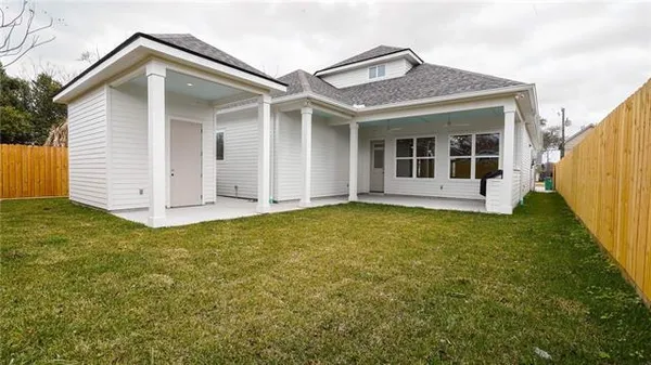 $910,000 | 744 Brockenbraugh Court, Metairie, LA 70005