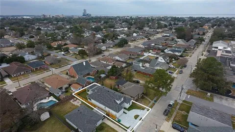 $910,000 | 744 Brockenbraugh Court, Metairie, LA 70005