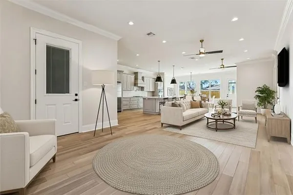 $910,000 | 744 Brockenbraugh Court, Metairie, LA 70005