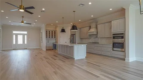 $910,000 | 744 Brockenbraugh Court, Metairie, LA 70005