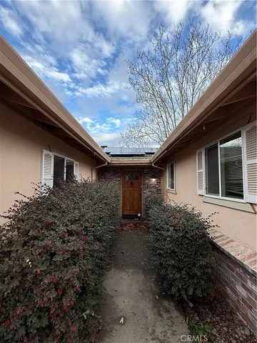 a front view of house with yard