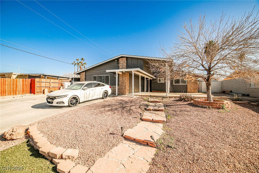 2540 Eagle Street Las Vegas, NV 89142 - Photo 5 of 29 Mid-century home featuring fence