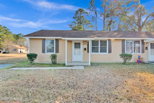 $1,000 | 1002 School Street, Jacksonville, NC 28540