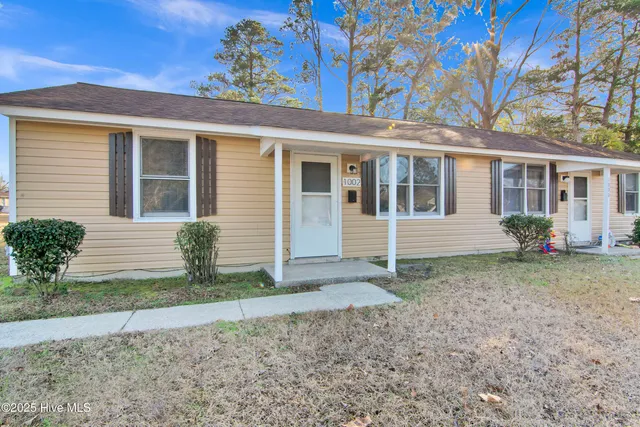 $1,000 | 1002 School Street, Jacksonville, NC 28540