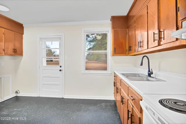 $1,000 | 1002 School Street, Jacksonville, NC 28540