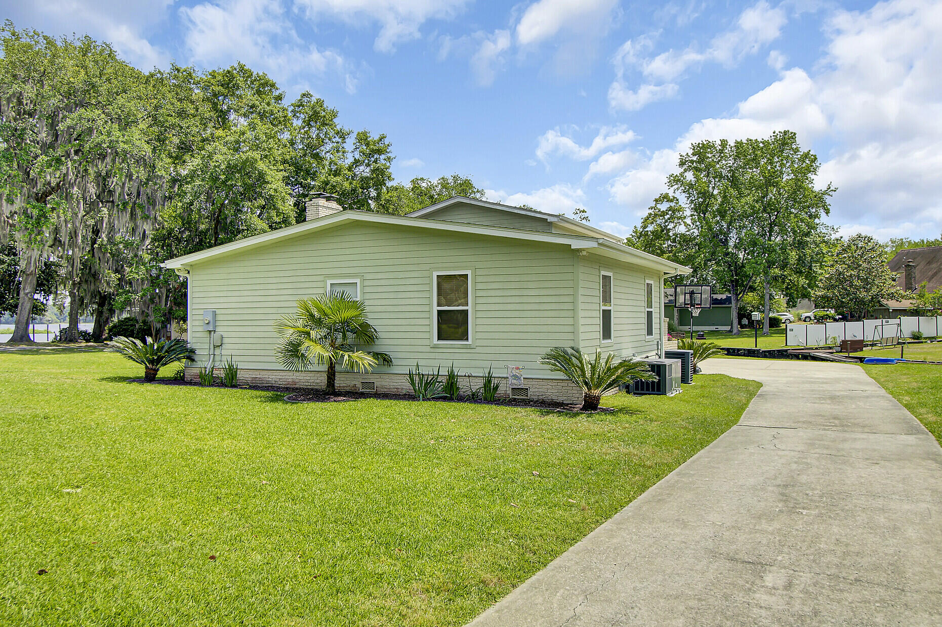 1806 Canvasback Road Moncks Corner, SC 29461 - Photo 5 of 35 04_4_mls