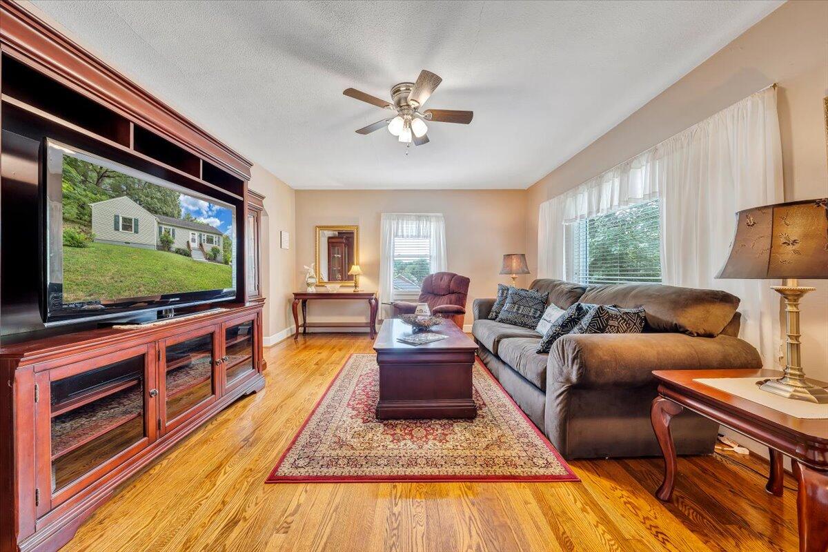 3005 Cannaday Road Northeast Roanoke, VA 24012 - Photo 3 of 34 03-MIB08643