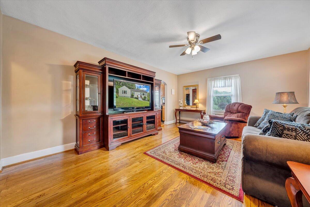 3005 Cannaday Road Northeast Roanoke, VA 24012 - Photo 6 of 34 02-MIB08640