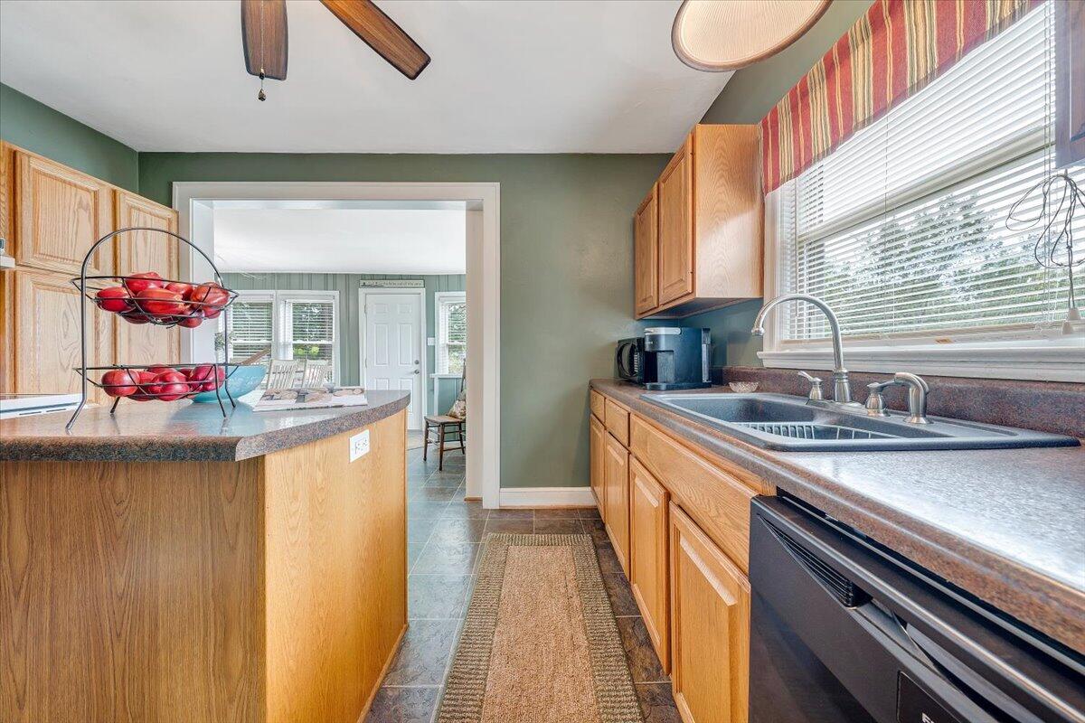 3005 Cannaday Road Northeast Roanoke, VA 24012 - Photo 8 of 34 19-MIB08691