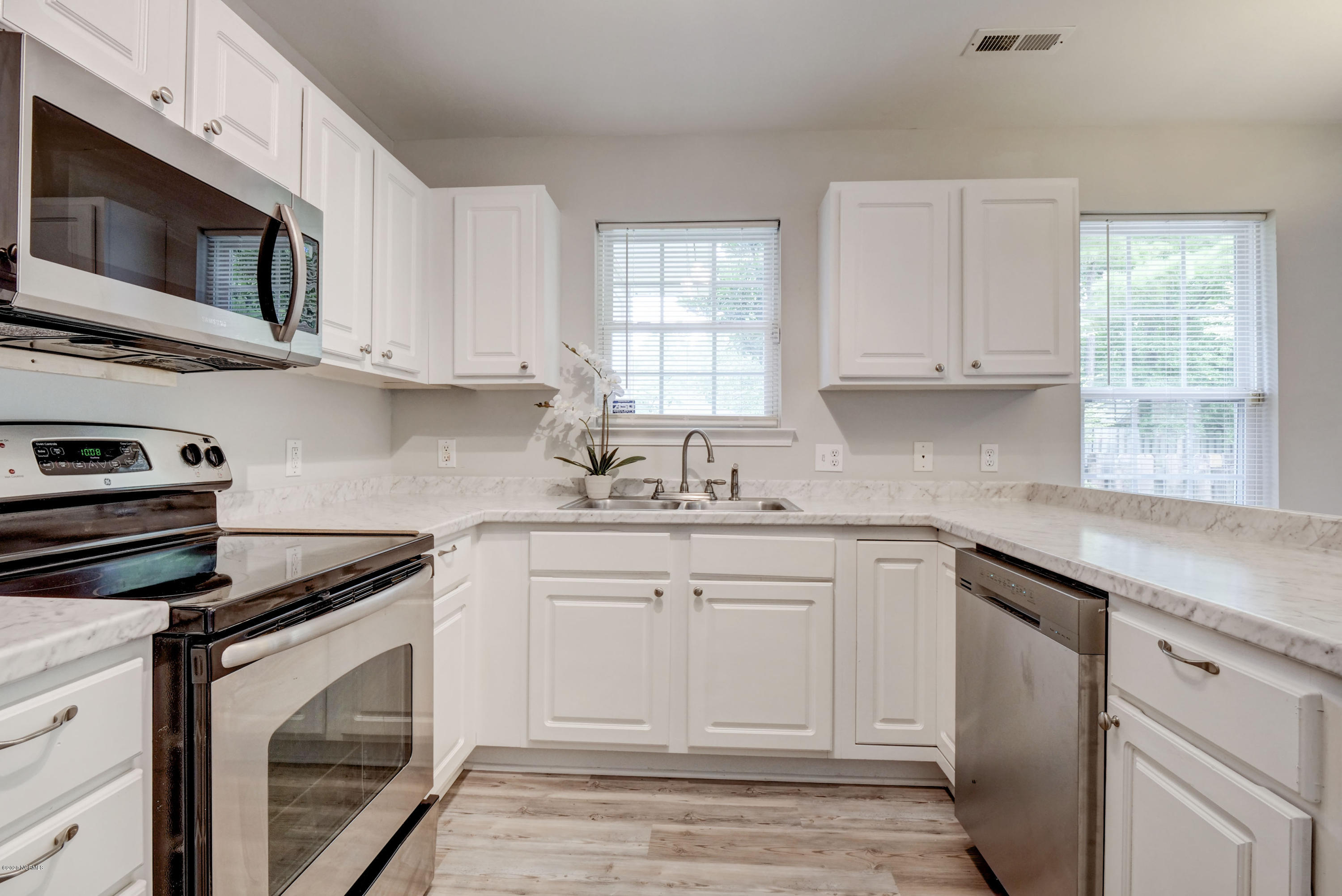 421 Estate Road Wilmington, NC 28405 - Photo 6 of 29 P4388015_16_17_18_19_20_21