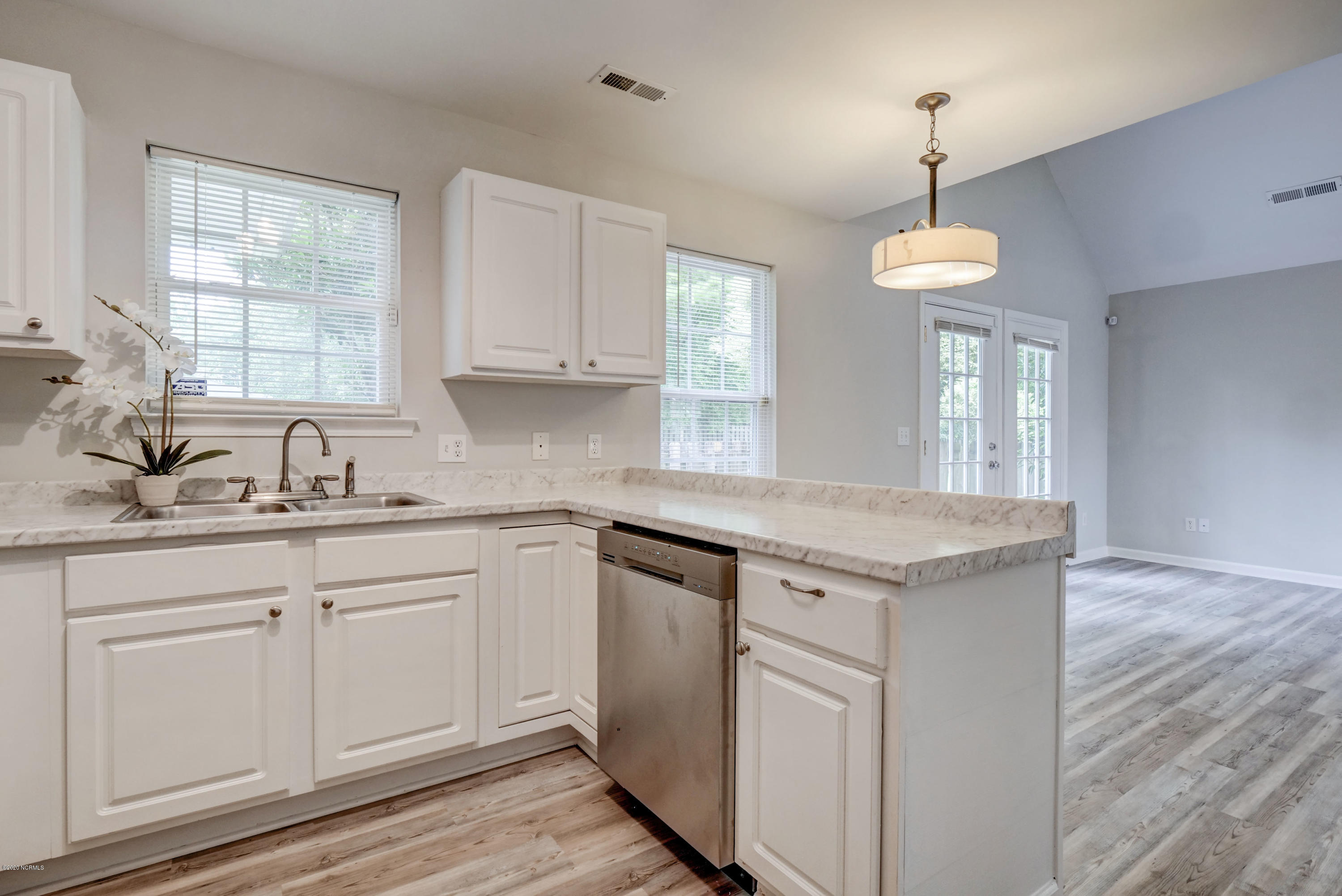 421 Estate Road Wilmington, NC 28405 - Photo 7 of 29 P4388022_3_4_5_6_7_8