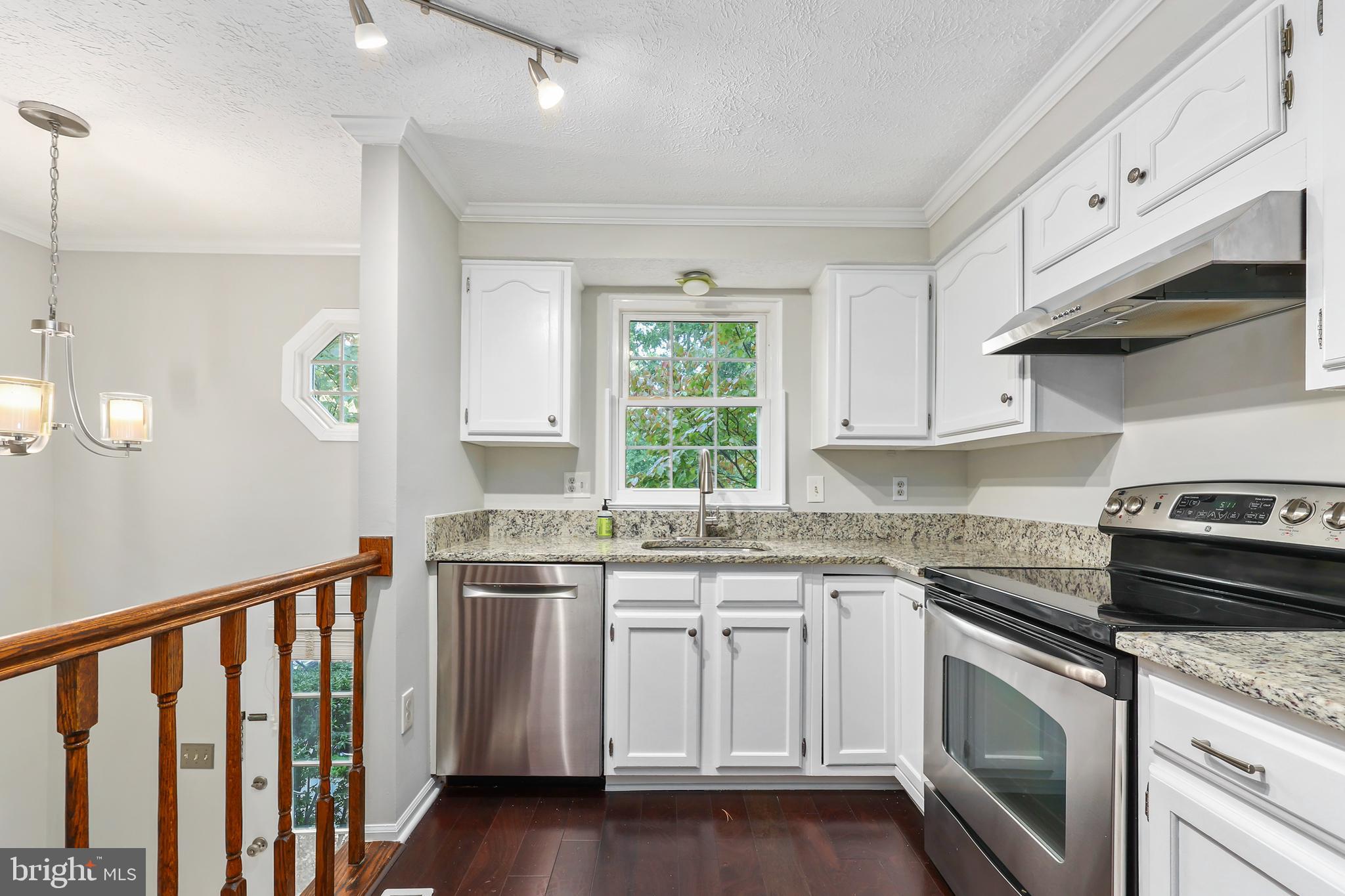 1960 Belmont Ridge Court Reston, VA 20191 - Photo 5 of 32