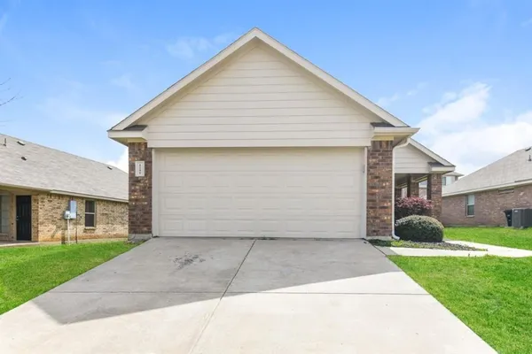 $1,960 | 4201 Summersweet Lane, Fort Worth, TX 76036