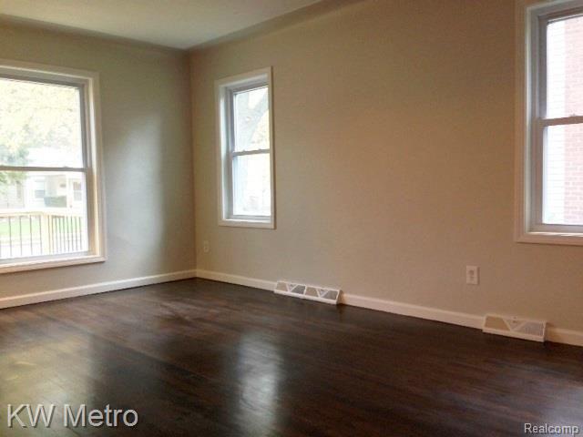 2283 Columbia Road Berkley, MI 48072 - Photo 5 of 36 image_48.jpg