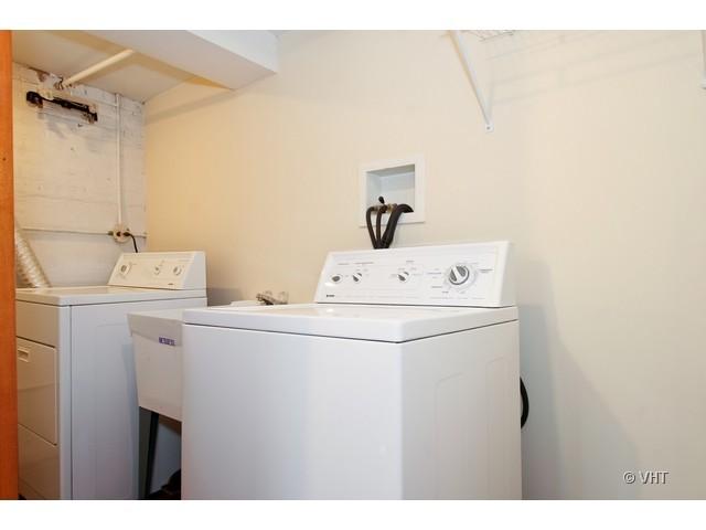 8400 South Kenneth Avenue Chicago, IL 60652 - Photo 13 of 16 a utility room with dryer and washer