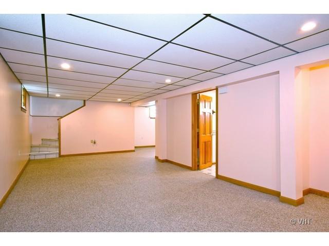 8400 South Kenneth Avenue Chicago, IL 60652 - Photo 8 of 16 a view of empty room with windows