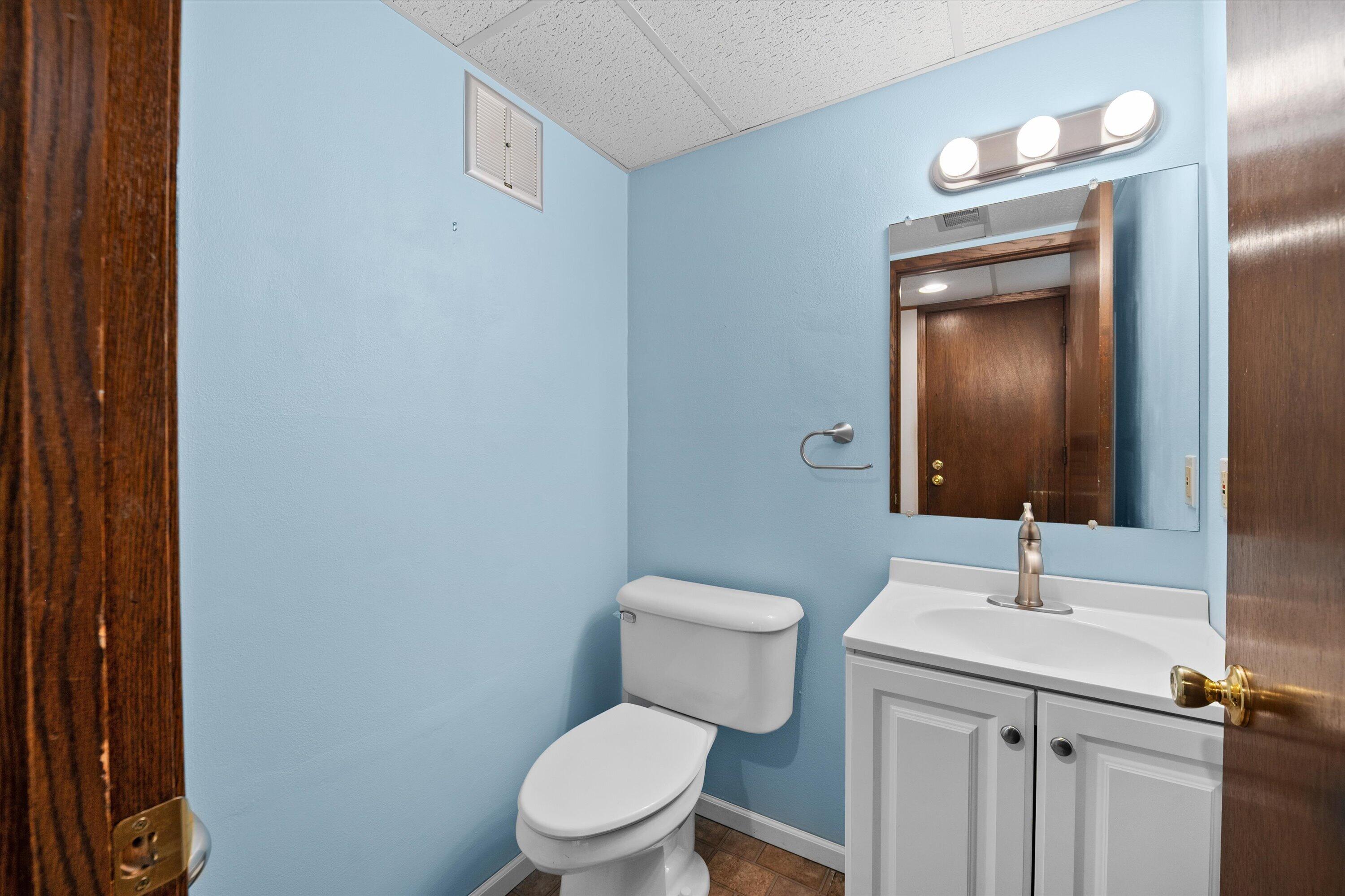 972 Valentine Road Oconomowoc, WI 53066 - Photo 16 of 34 Half Bath