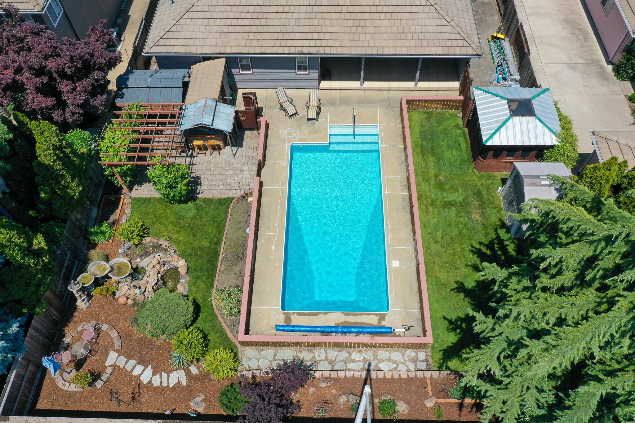 915 Amanda Way Central Point, OR 97502 - Photo 2 of 36 DJI_0831 (1)