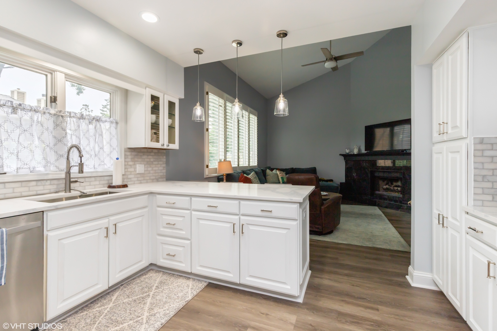 1406 Ruidoso Court Libertyville, IL 60048 - Photo 3 of 11