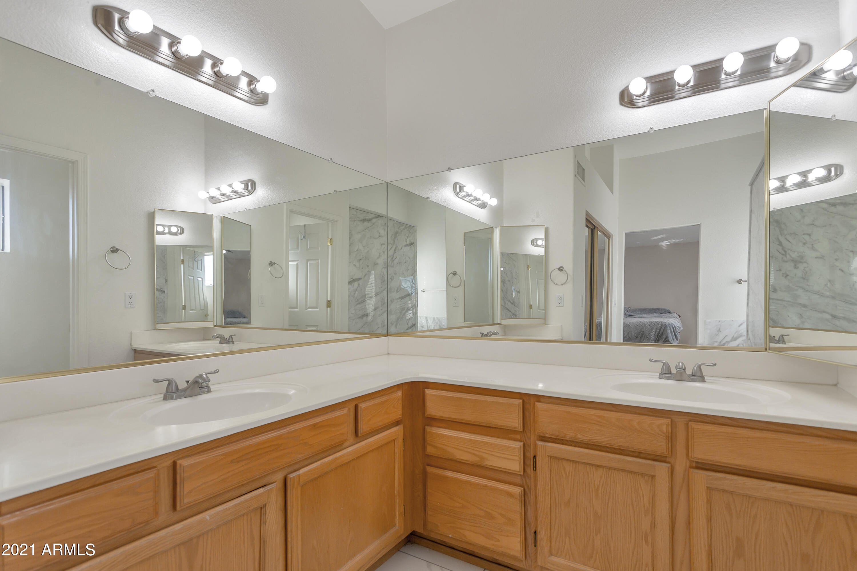 8817 West Wethersfield Road Peoria, AZ 85381 - Photo 12 of 22 QPT Photo - _L1A5523