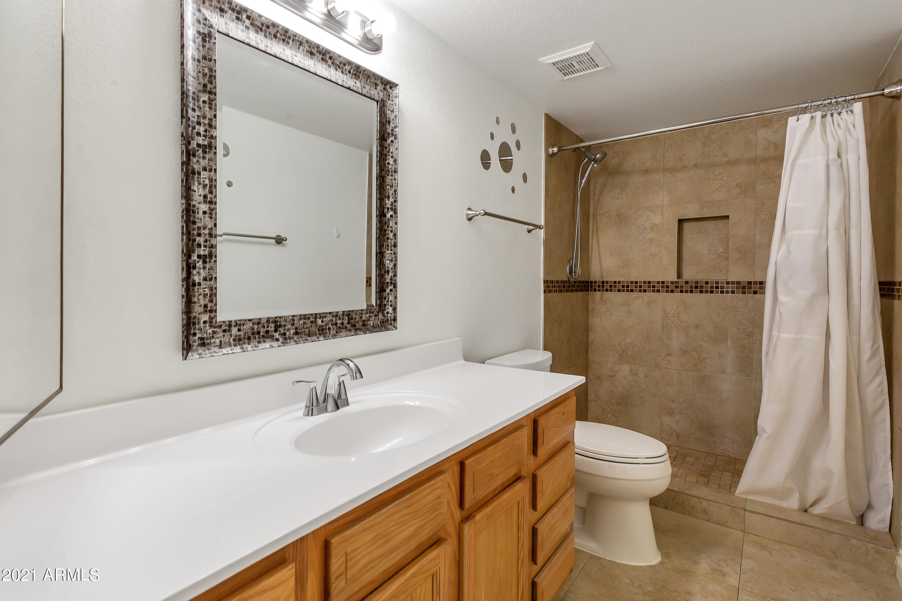 8817 West Wethersfield Road Peoria, AZ 85381 - Photo 18 of 22 QPT Photo - _L1A5513