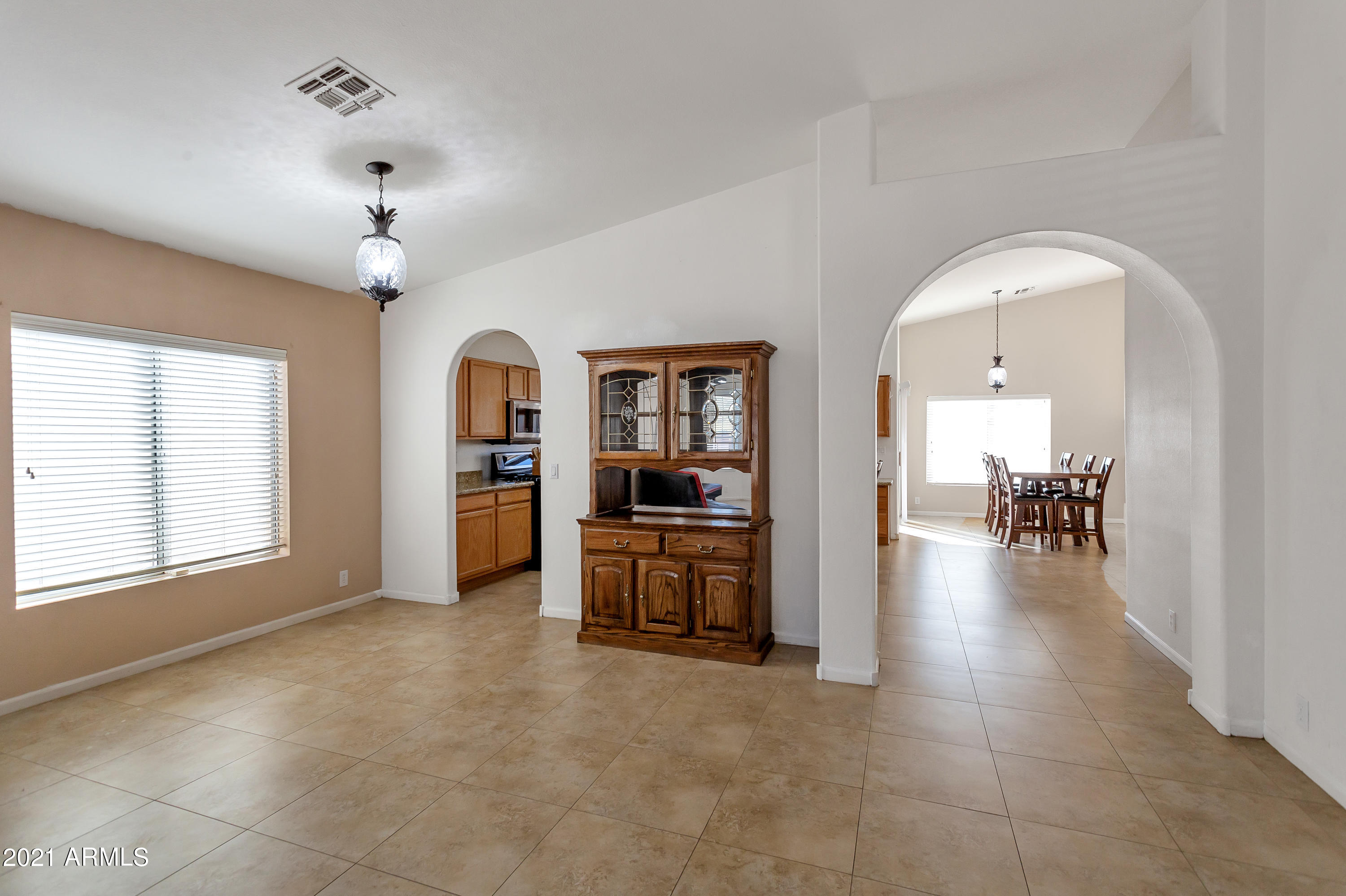 8817 West Wethersfield Road Peoria, AZ 85381 - Photo 4 of 22 QPT Photo - _L1A5499