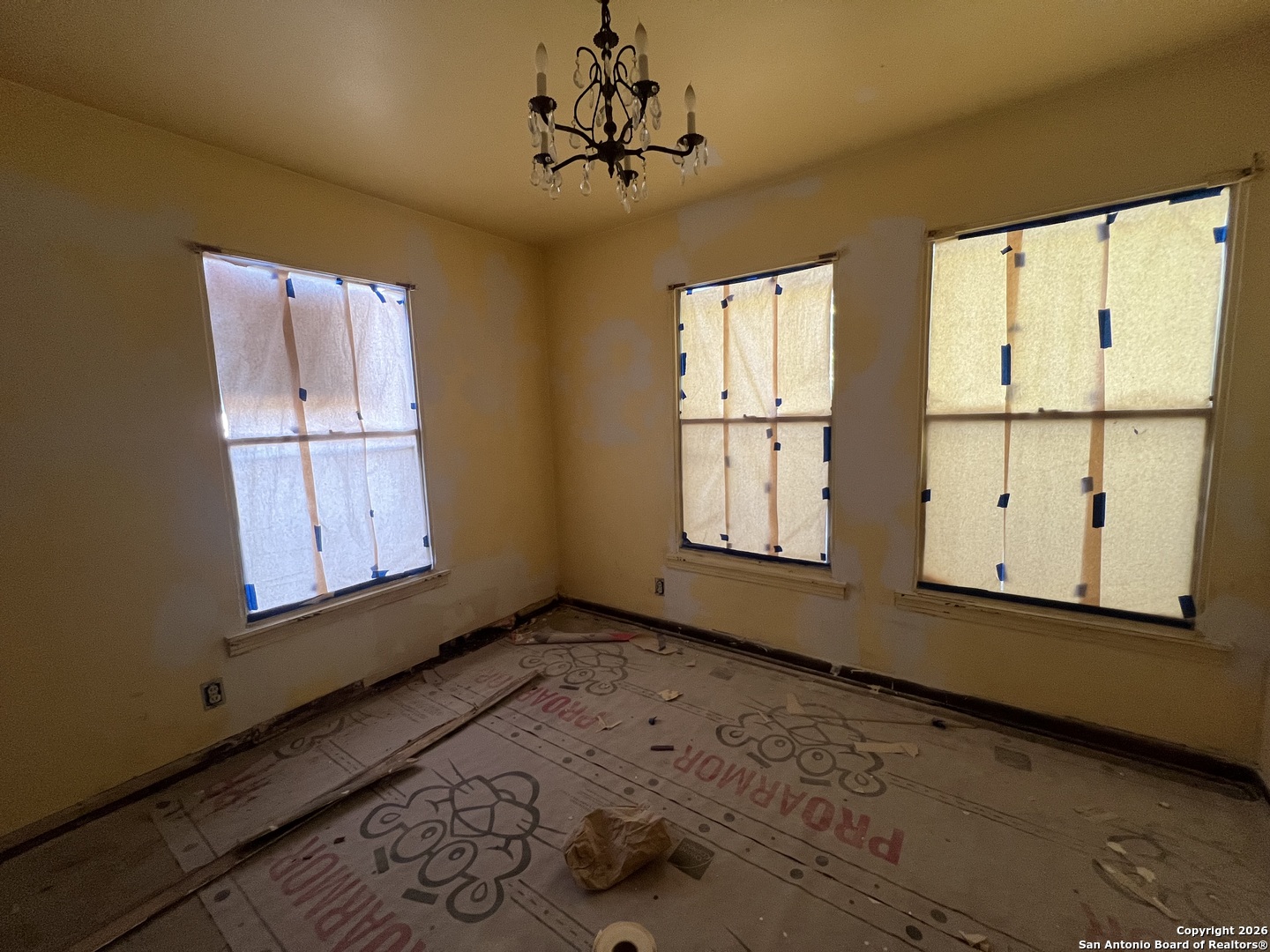 1338 Merida Street San Antonio, TX 78207 - Photo 9 of 16 a view of an empty room with a window