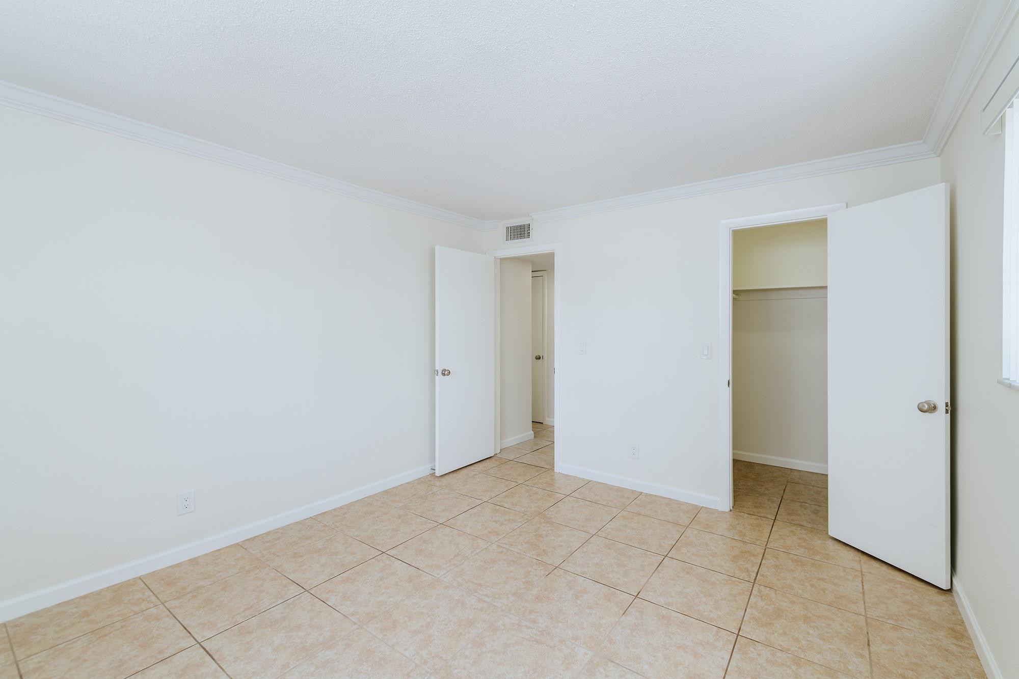 3500 Jackson Street, Unit 105 Hollywood, FL 33021 - Photo 13 of 14 an empty room with a bathroom