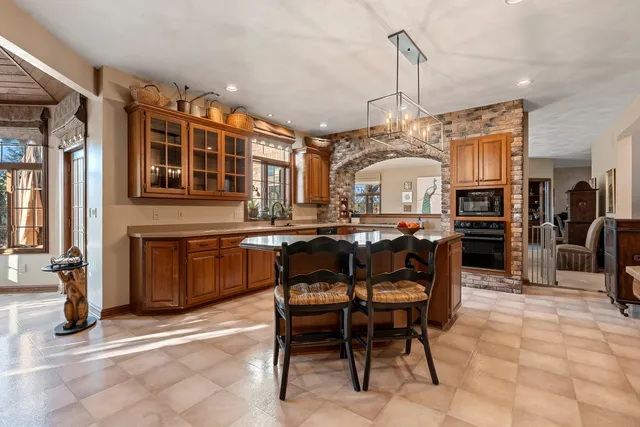 $699,900 | 3117 West Twin Willow Court, Appleton, WI 54914