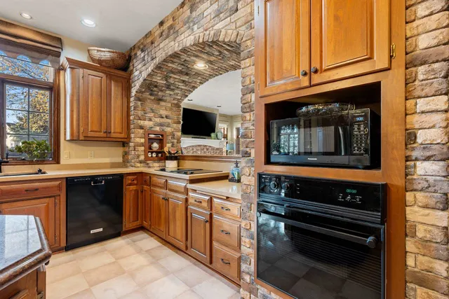 $699,900 | 3117 West Twin Willow Court, Appleton, WI 54914