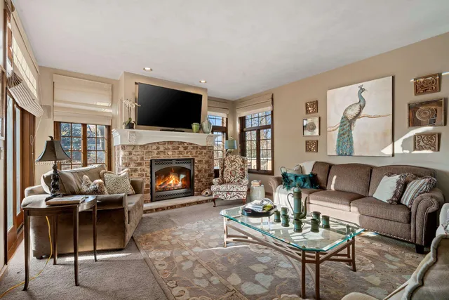 $699,900 | 3117 West Twin Willow Court, Appleton, WI 54914